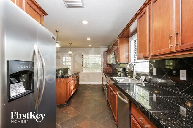 Building Photo - 6710 22nd Ave W