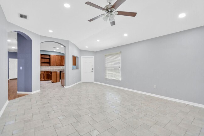 Building Photo - Zephyrhills Rental