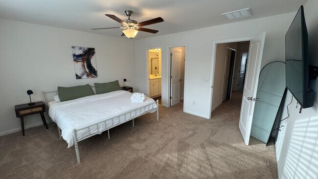 Building Photo - 149 Roxanne Dr