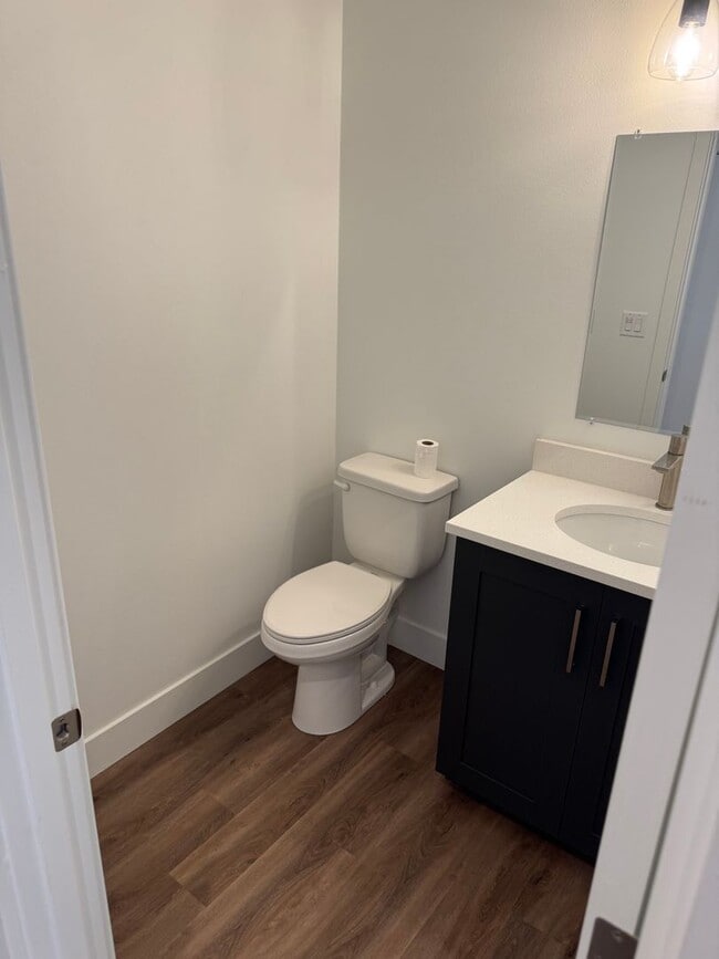 Building Photo - Brand New Modern Home!