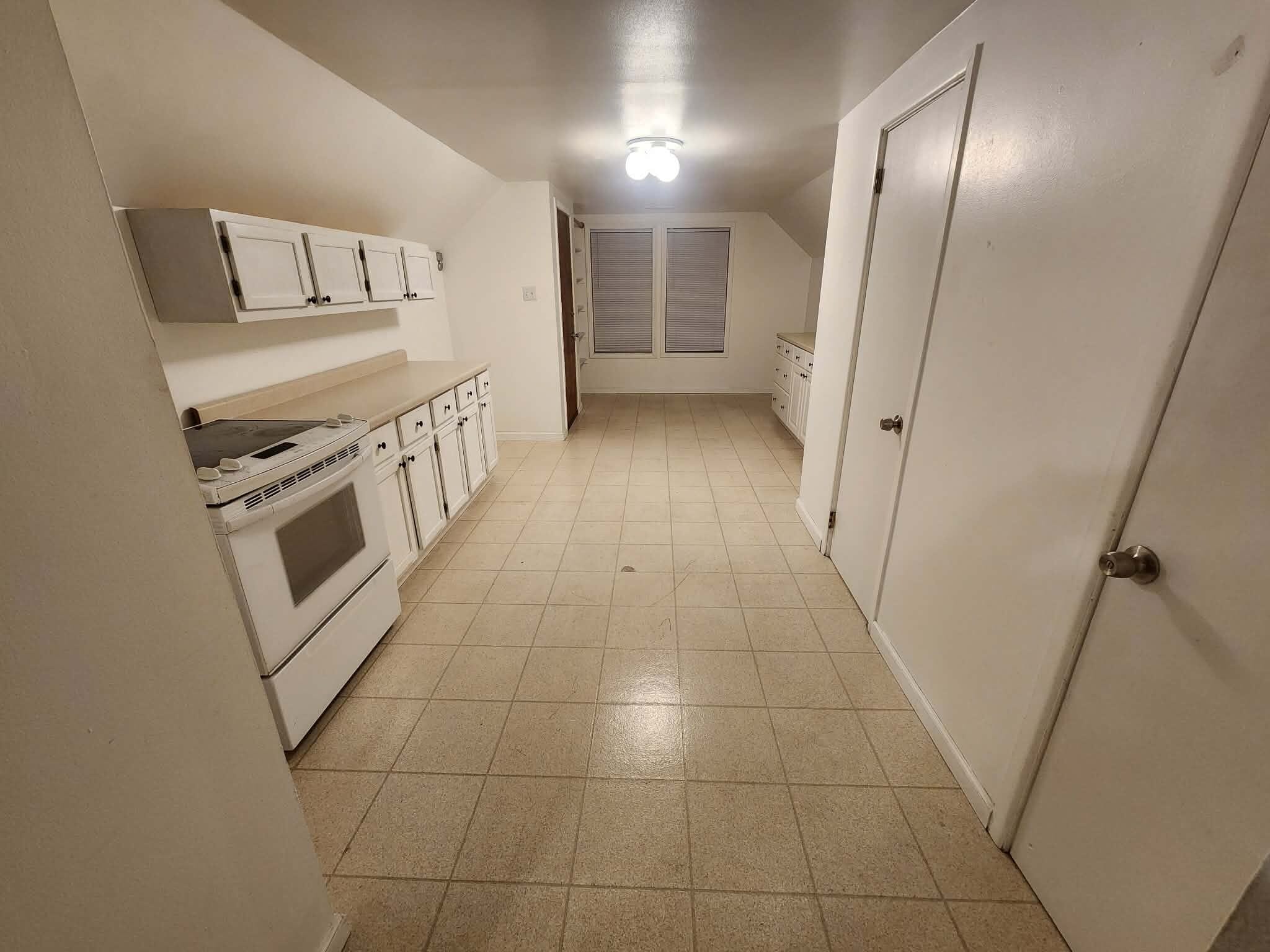 Building Photo - 2555 S 68th St