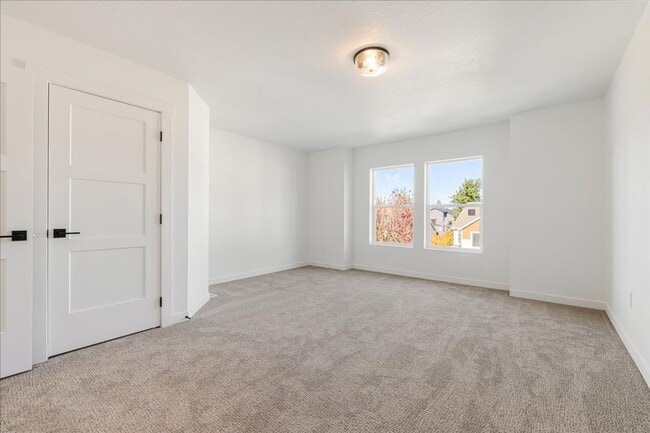 Building Photo - Stunning New Townhome in Gresham - 2 Months Free!