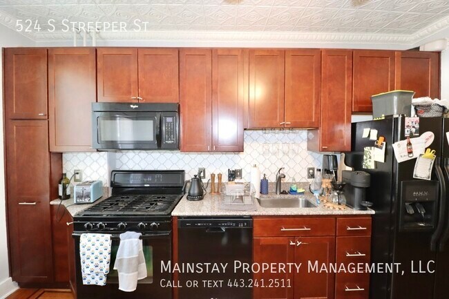 Building Photo - 2 Bed Rowhome in Prime Canton Location!