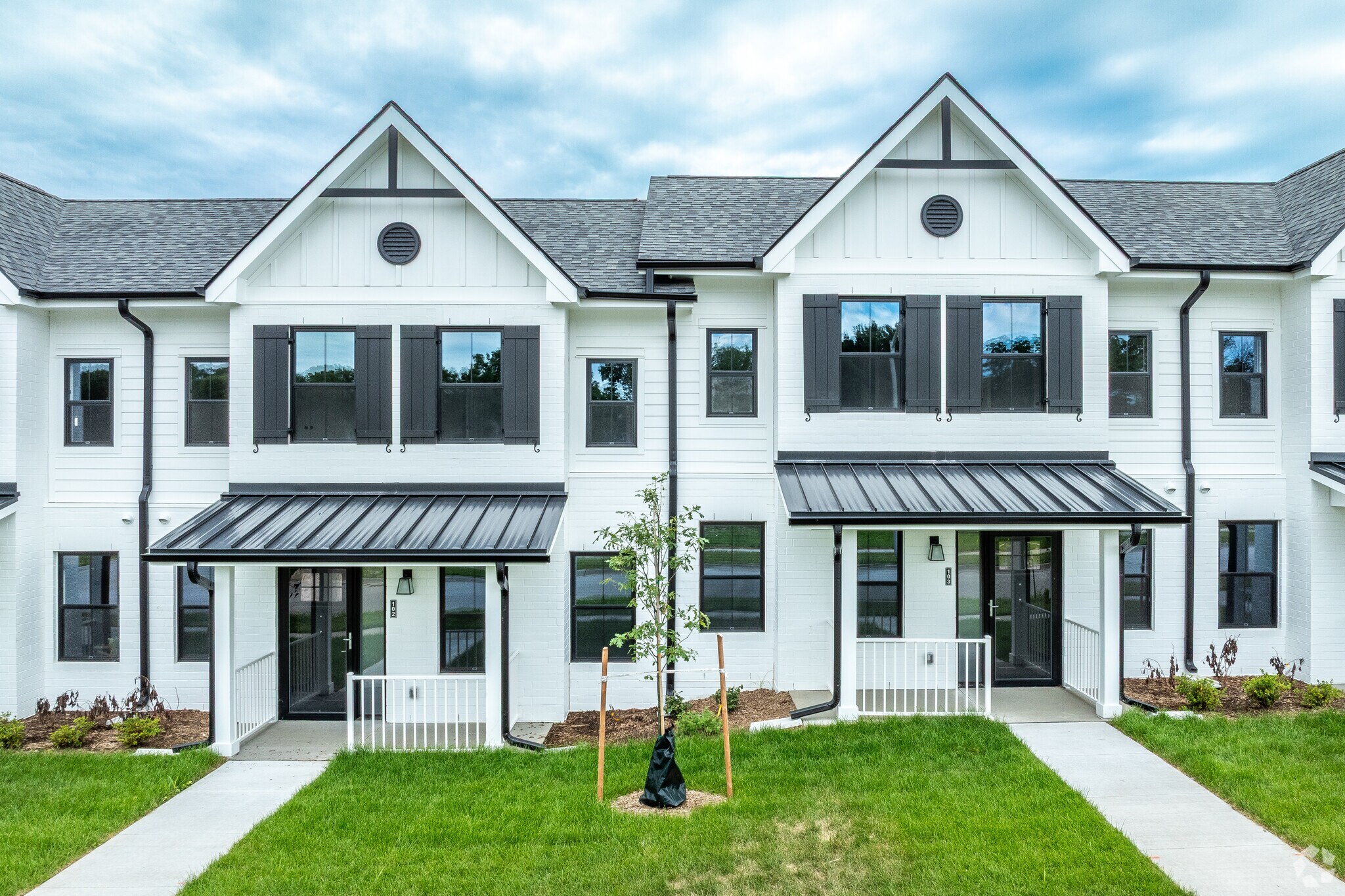 Building Photo - Townhomes at Creekside