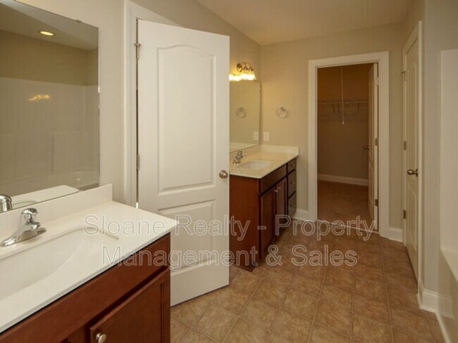 Building Photo - 4137 Rigsby Ln