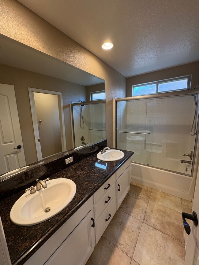 Building Photo - NW Visalia Home coming soon!