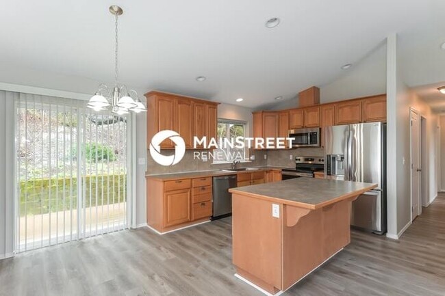 Building Photo - 3 Bedroom Pet-Friendly Home in SPANAWAY, W...