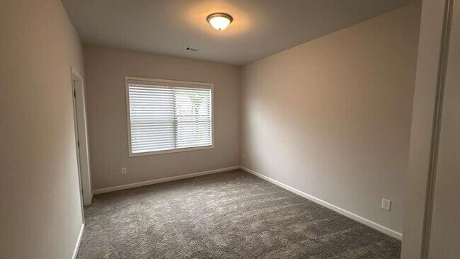 Building Photo - 4599 Silver Oak Dr SW