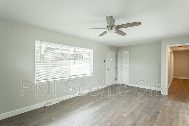 Building Photo - 1375 Orbit Dr