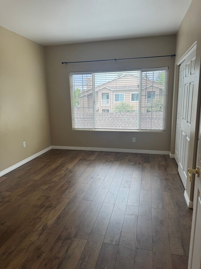 Building Photo - 8438 S Thunder Ridge Way