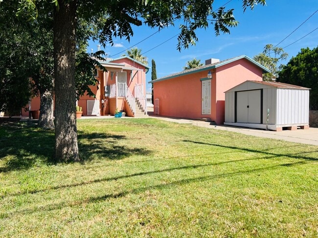 Building Photo - Charming 3 bedroom, 2 bath home in Central El Paso! Special No admin fee, $29 application fee!