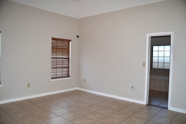 Building Photo - 225 Saddle Blanket