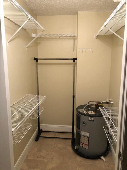 WALKING CLOSET - 8343 Lake Dr