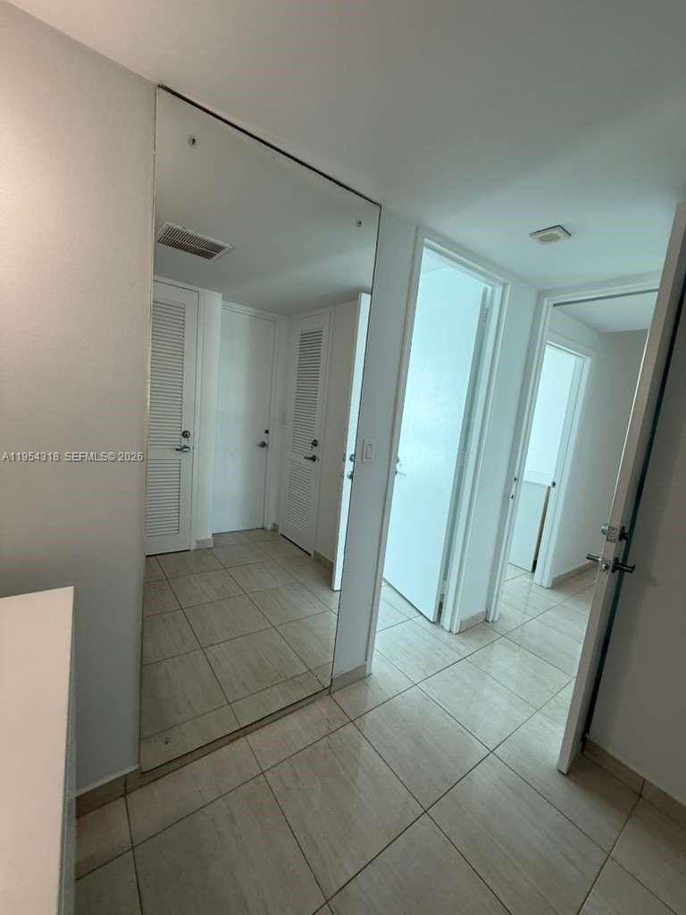 Building Photo - 5005 Collins Ave