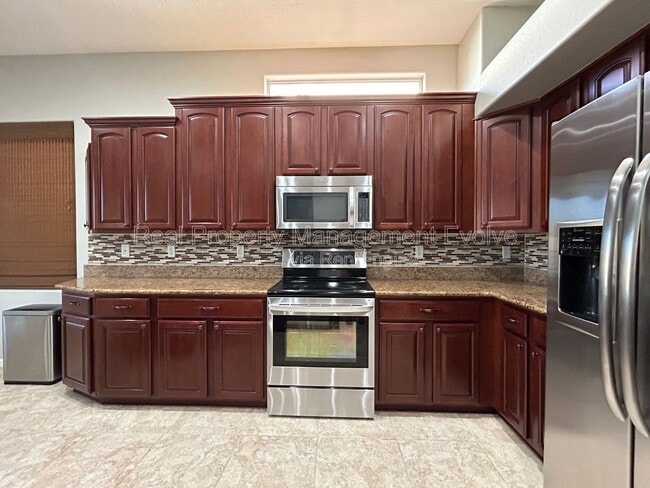 Building Photo - 774 E Maria Ln