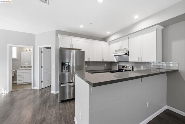 Building Photo - 817 Estancia Ter