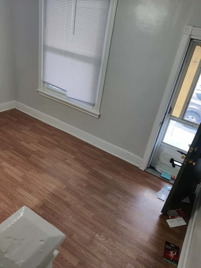 Building Photo - 2170 Conlyn St