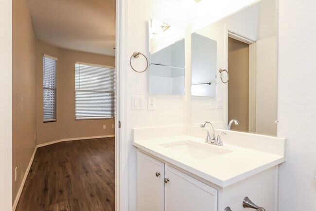 Building Photo - 3139 W Pollack St