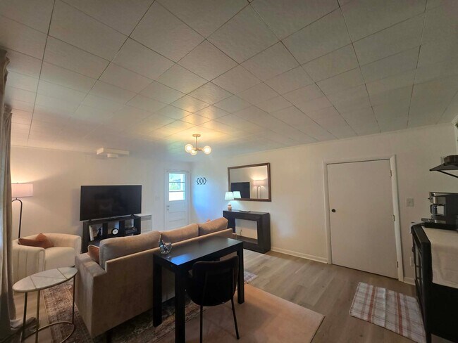 Building Photo - 1422 Millbro Cir