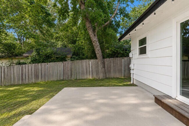 Building Photo - 9706 Cottle Dr