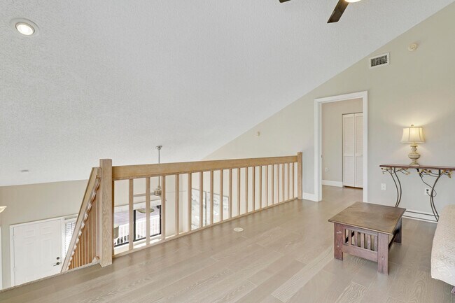 Building Photo - 360 Bella Vista Ct N