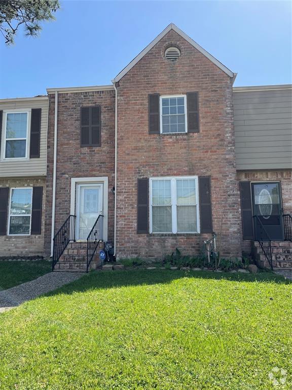 Building Photo - 5793 Maple Hill Dr