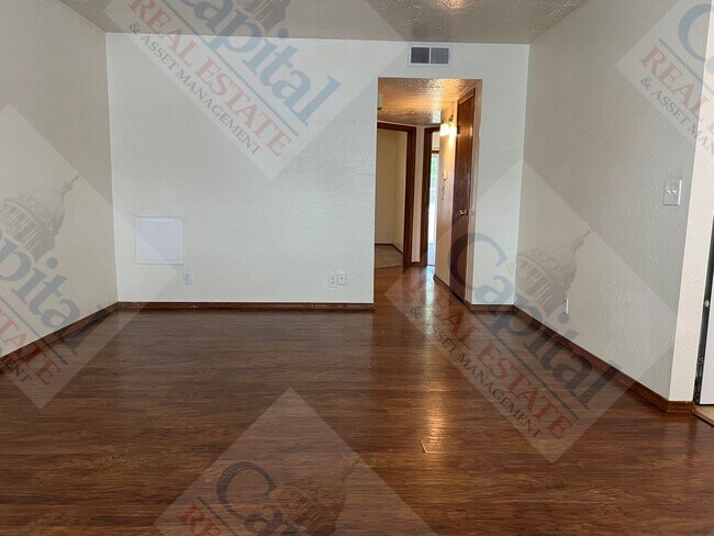 Building Photo - 1322 Glen Oaks Ct