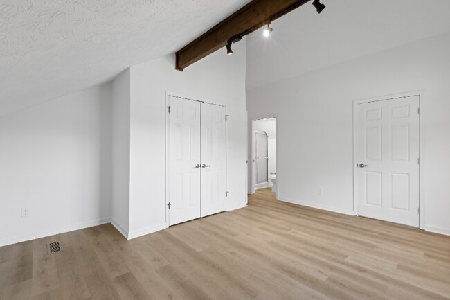 Building Photo - 240 N Cedarbrook Dr