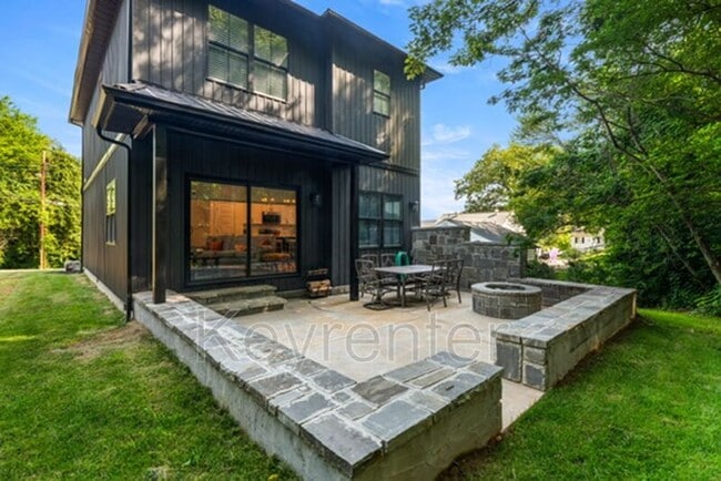 Building Photo - 1406 Lantana Ln NW