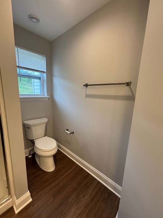 Building Photo - Beautiful Townhome in Washington! - 3 Bedroom