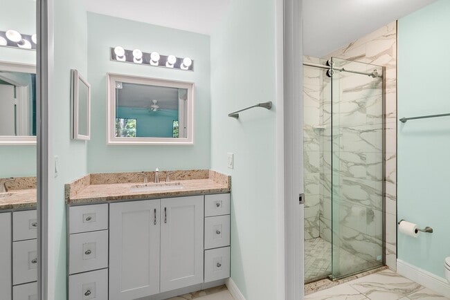 Building Photo - 10808 SE Sea Pines Cir
