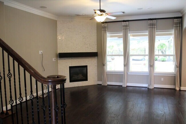 Building Photo - 9308 Villa Norte Dr