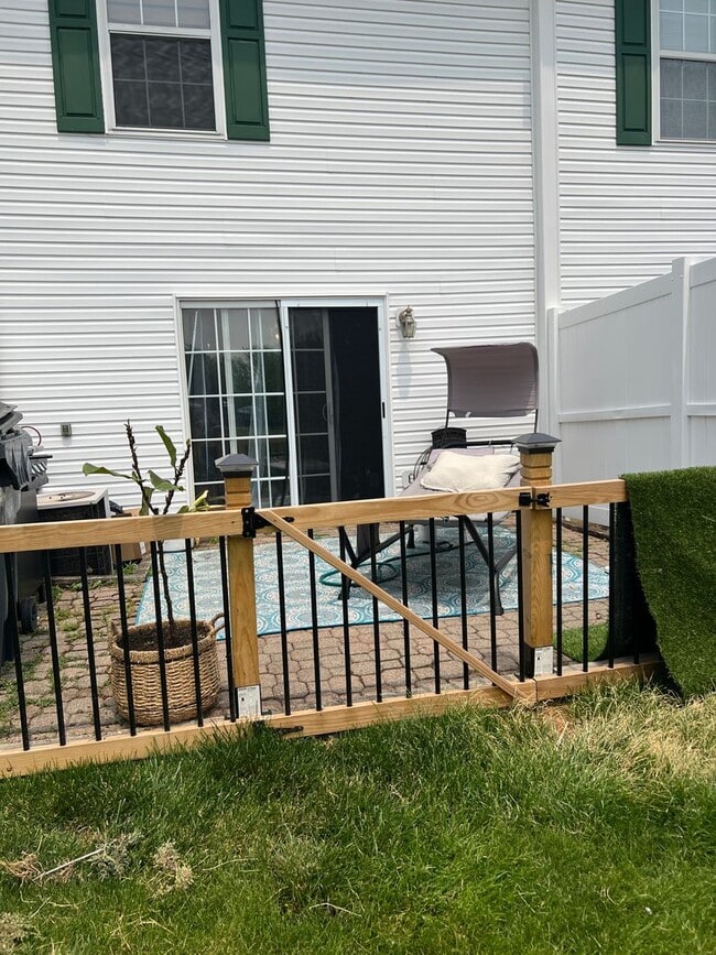 Building Photo - 4705 Athalia Dr