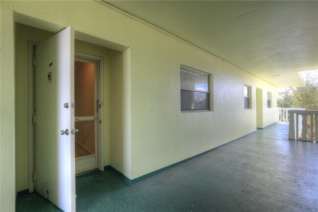 Building Photo - 1100 Ponce De Leon Cir