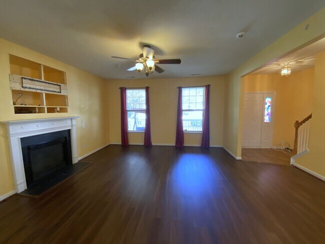 Building Photo - Charming Hampton Home