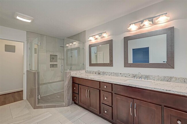 Building Photo - 11627 Briar Rose Dr