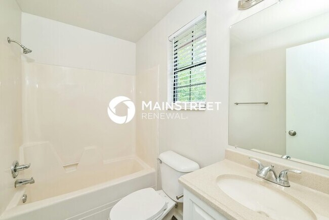 Building Photo - 4 Bedroom Pet-Friendly Home in Knoxville, TN with Main Street Renewal