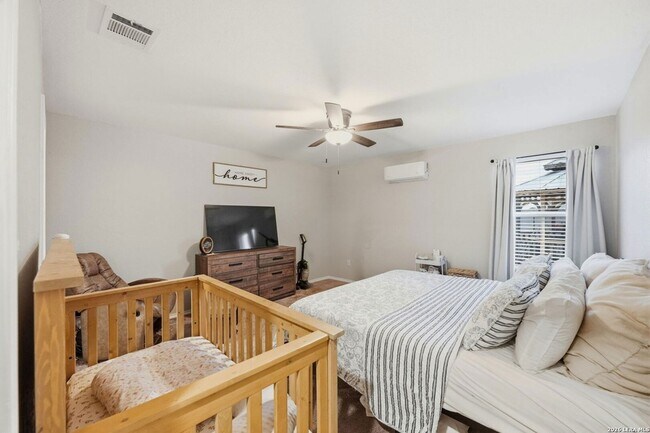 Building Photo - 140 Maverick Cv