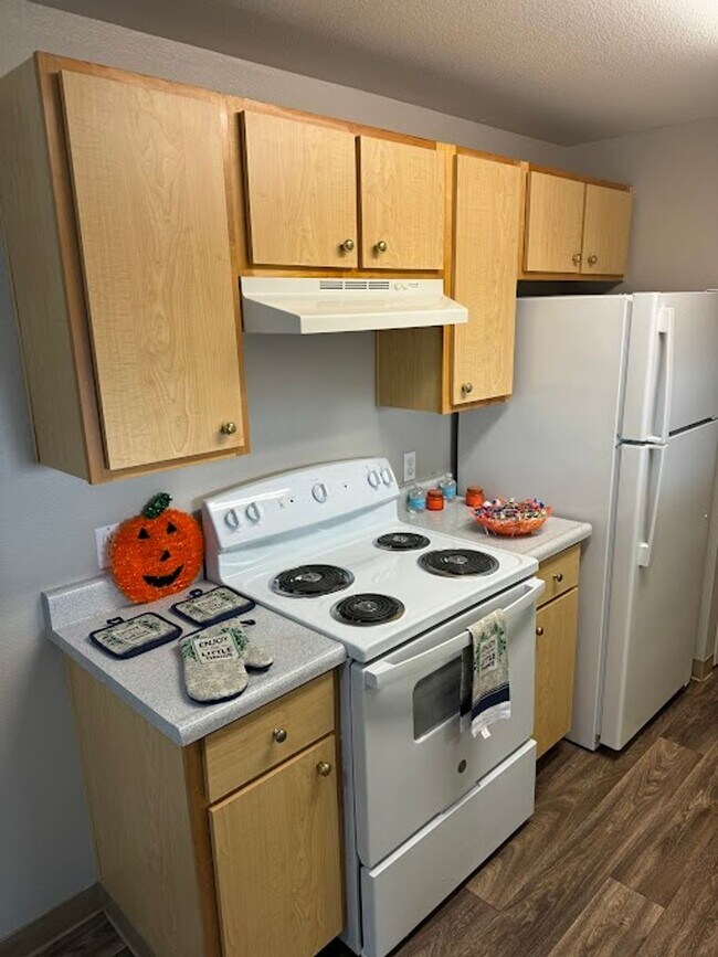 Building Photo - Life Just Got Better Come See For Yourself...