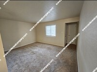 Building Photo - Beautiful Downstairs Condo, 1 Bedroom, 1 B...