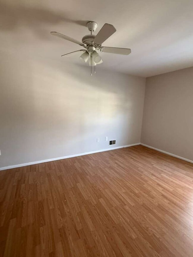 Building Photo - 1 Sunnydale Ct