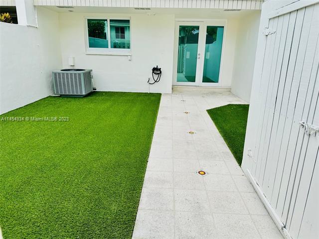 Building Photo - 8115 SW 82nd Pl