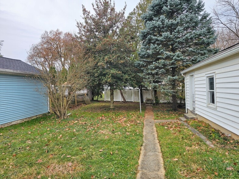 Building Photo - 426 Cherry St