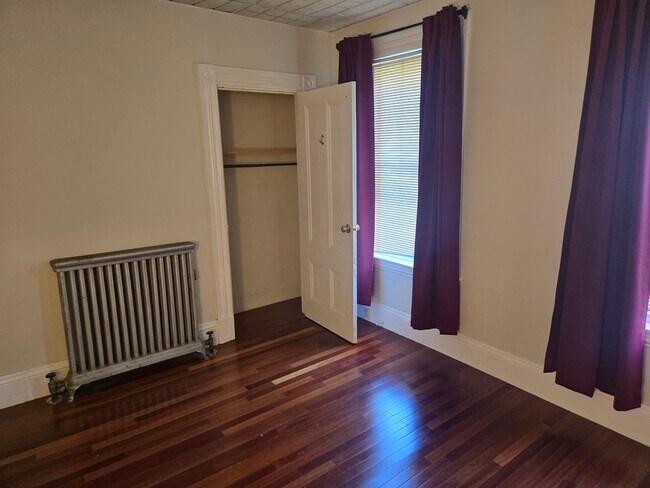 Building Photo - 103 Alder St