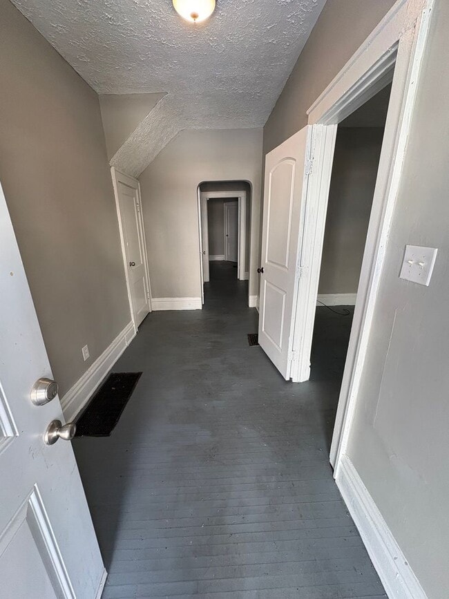 Building Photo - 1473-1475 Hildreth Avenue