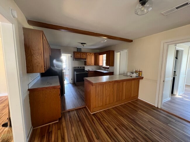 Building Photo - IRY Prop