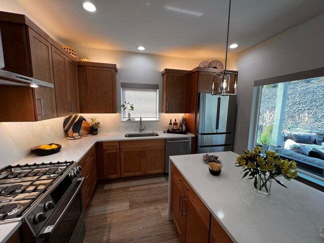 Building Photo - Brand New Luxury Home in Gated Community - Furnished Option Available