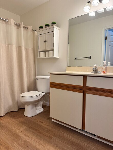 Building Photo - 249 Brookwood Dr