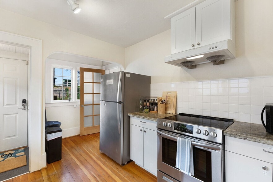 Building Photo - 710 10th Ave E