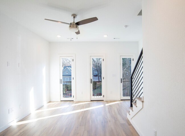 Building Photo - Sleek & Charming Newly Constructed Townhouse in Downtown Fayetteville!
